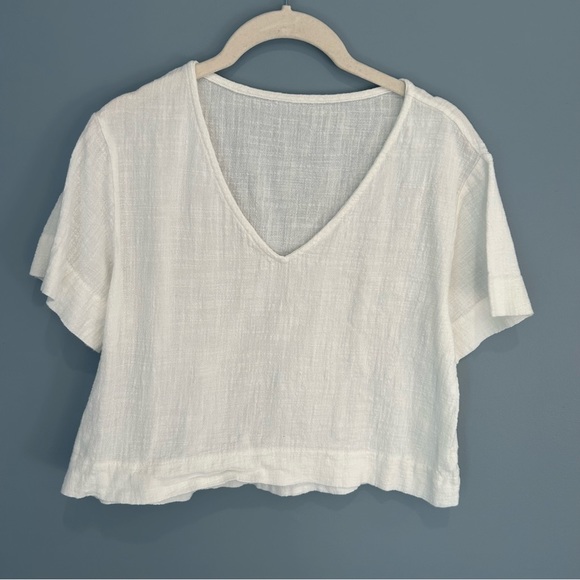 White linen boxy crop top v-neck size xs from Lulu’s - Picture 1 of 6